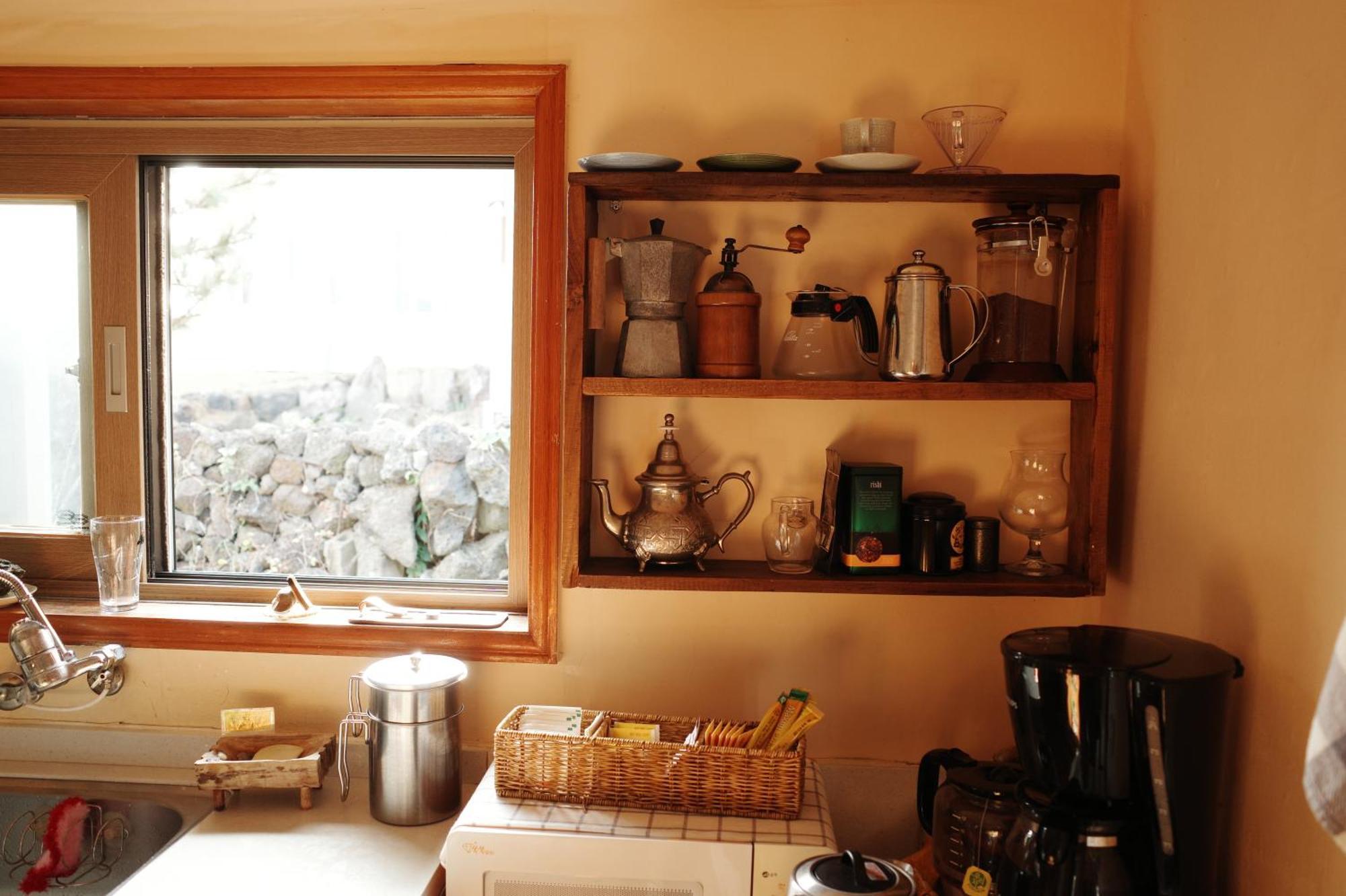 Shanti Shanti Guest House Чеджу Екстериор снимка