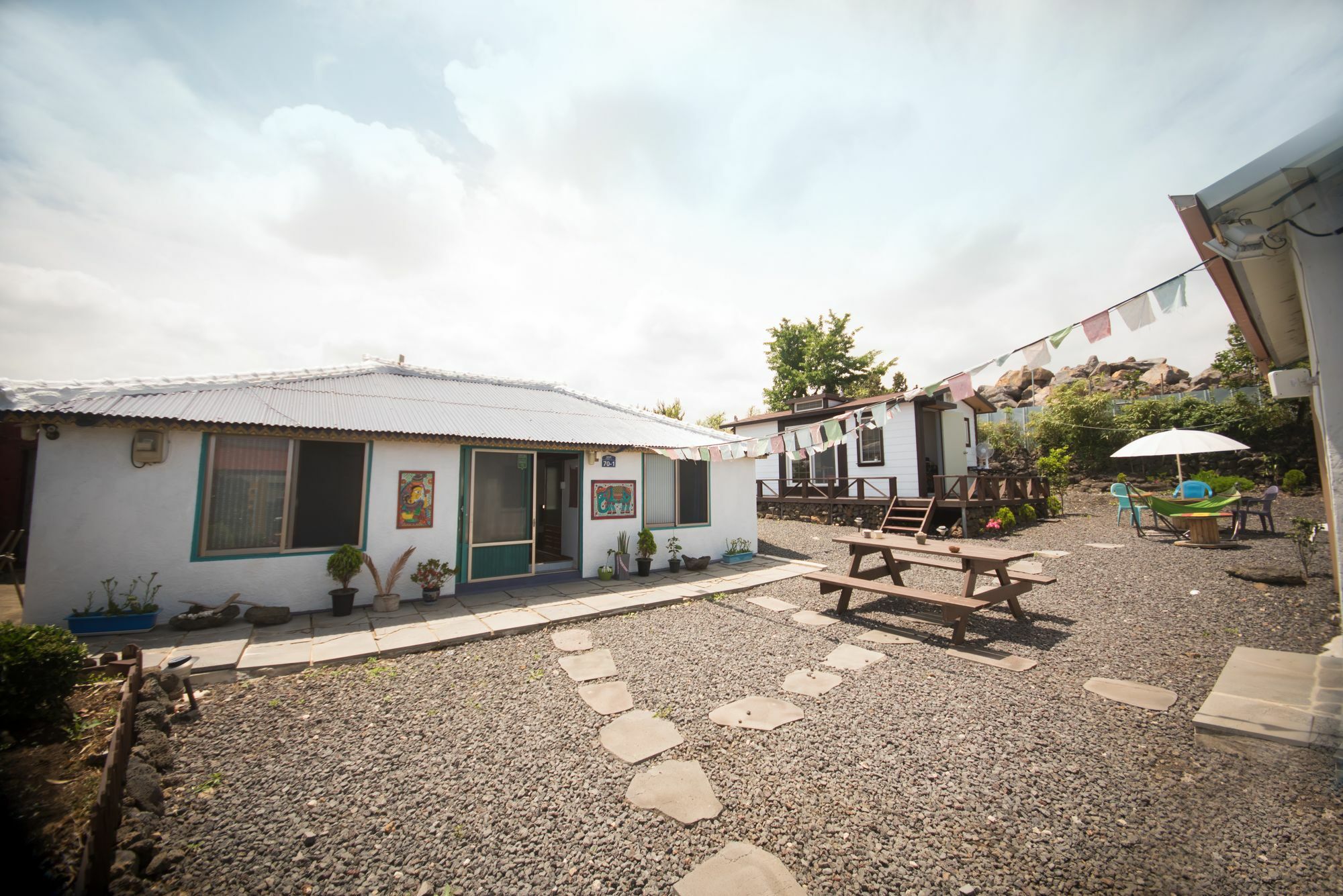 Shanti Shanti Guest House Чеджу Екстериор снимка